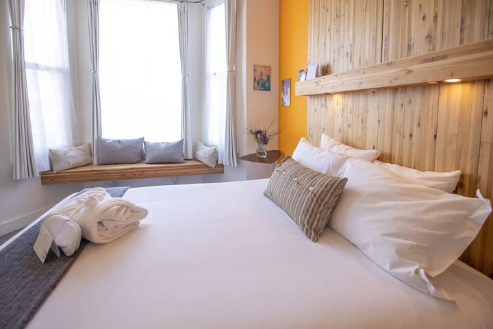 Room 3 of 84