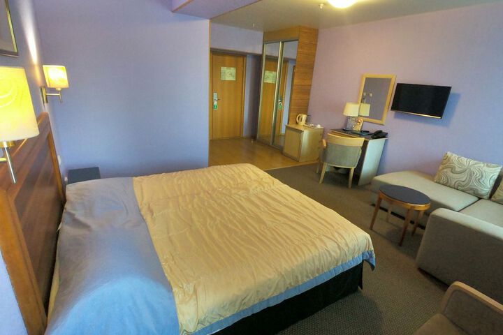 Room 38 of 82