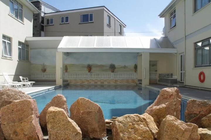 Pool 18 of 25