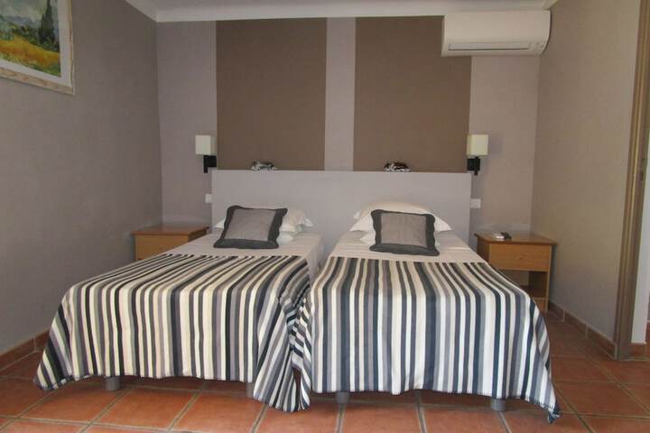 Room 3 of 44