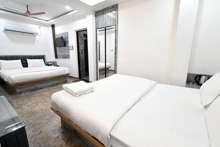 Room 10 of 29