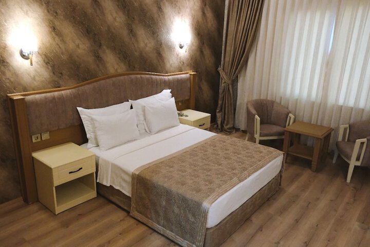 Room 10 of 46