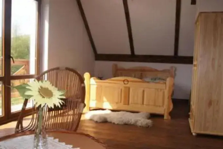 Room 5 of 9
