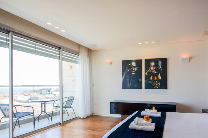 Room 43 of 315