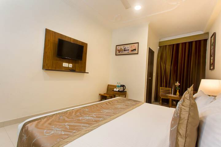 Room 3 of 6