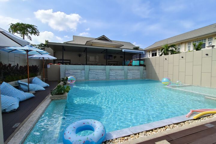 Pool 65 of 124