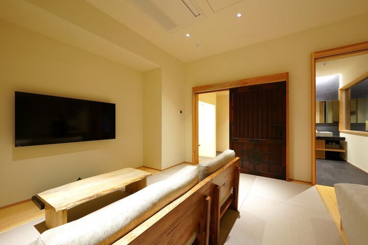 Room 16 of 70