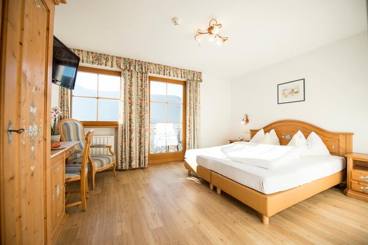 Room 3 of 34