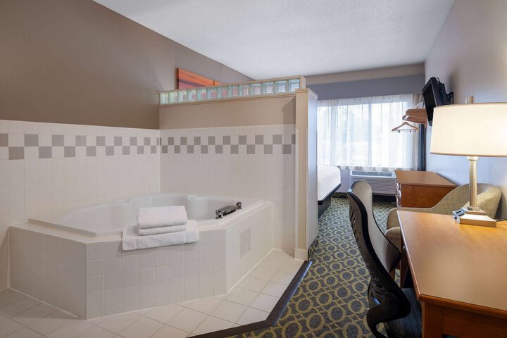 Jetted tub