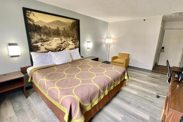 2 Queen Beds (13 of 13)