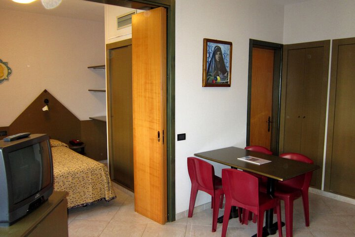 Room 5 of 49