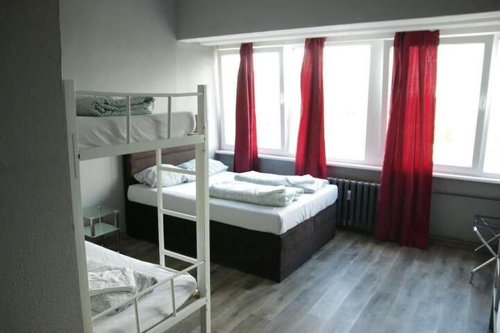 Room 52 of 150