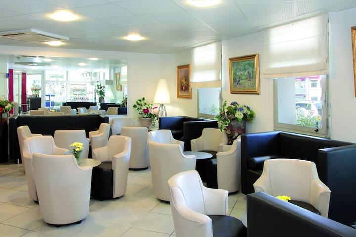Business Center 36 of 45