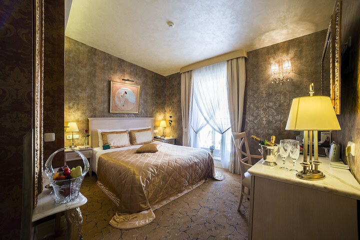 Room 39 of 102