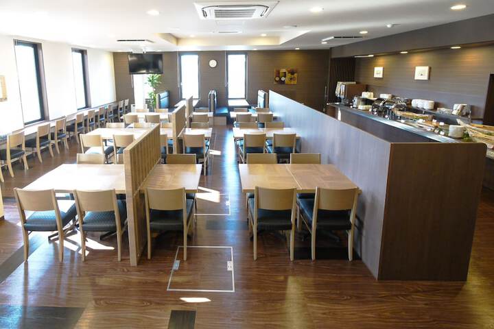 Dining 17 of 25
