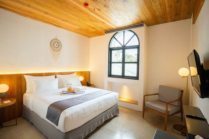 Room 10 of 100