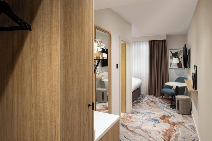 Room 46 of 178