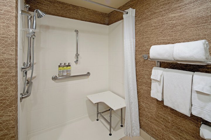 Room 25 of 40