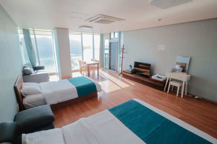 Room 15 of 80