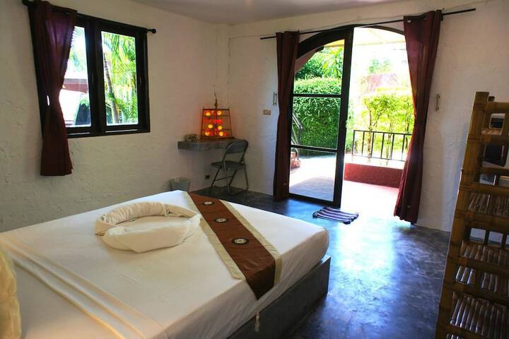 Room 8 of 28