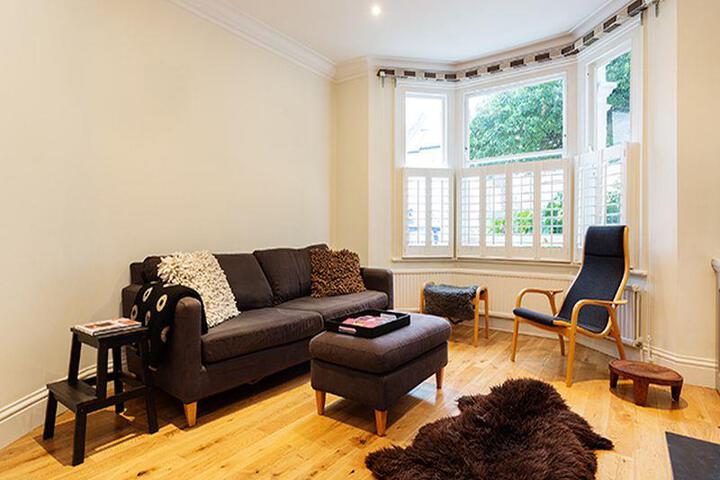 Room 4 of 5