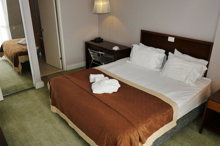 Room 8 of 31
