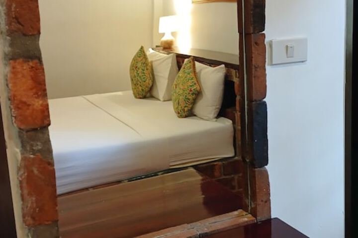 Room 6 of 51