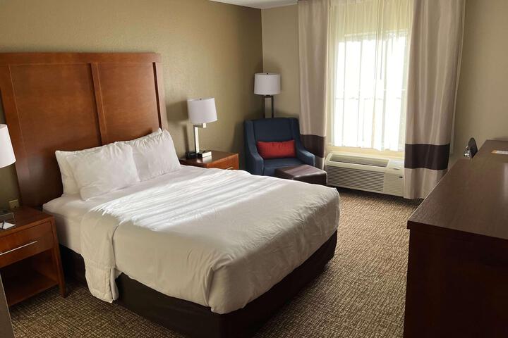 2 Queen Beds (8 of 17)