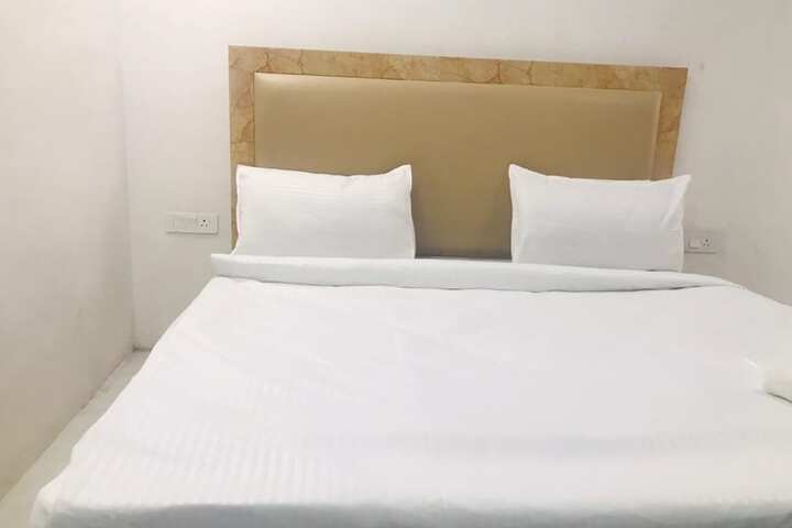 Room 7 of 14