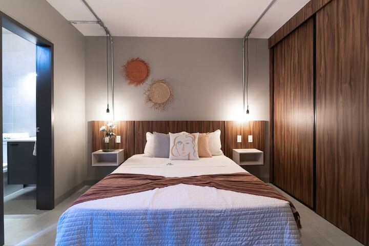 Room 6 of 94