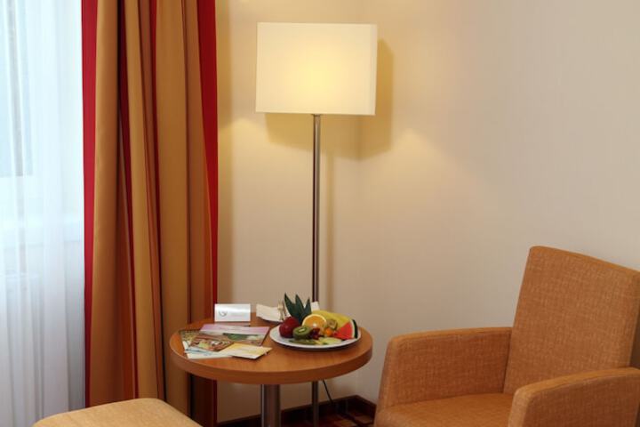 Room 5 of 63