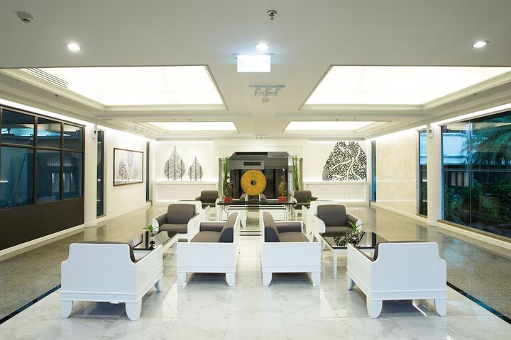 Entrance & Lobby