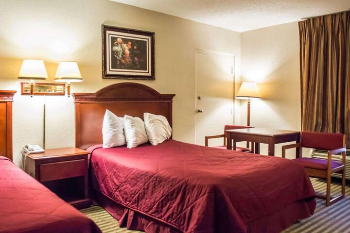 2 Queen Beds (1 of 4)