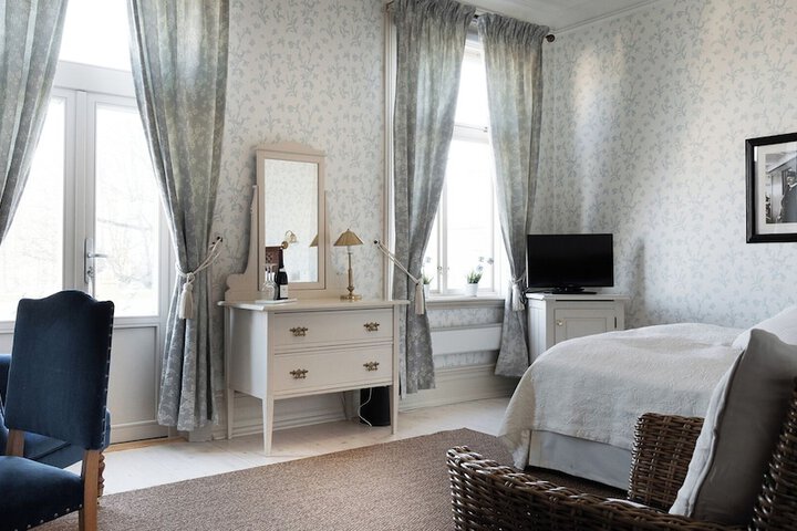 Room 10 of 51