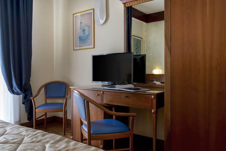 Room 21 of 40