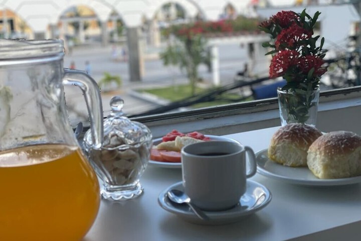 Breakfast/Coffee Service 22 of 32