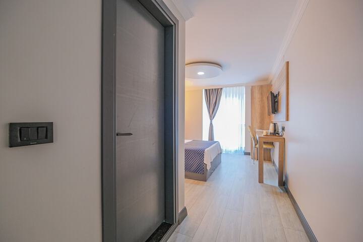 Room 6 of 25