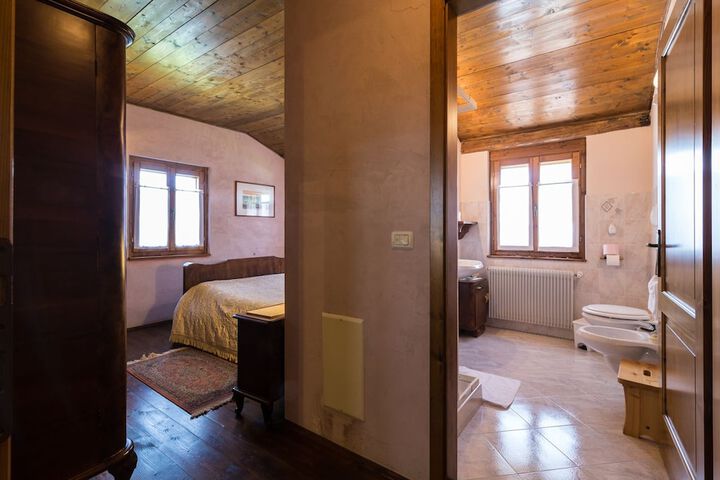 Room 6 of 24