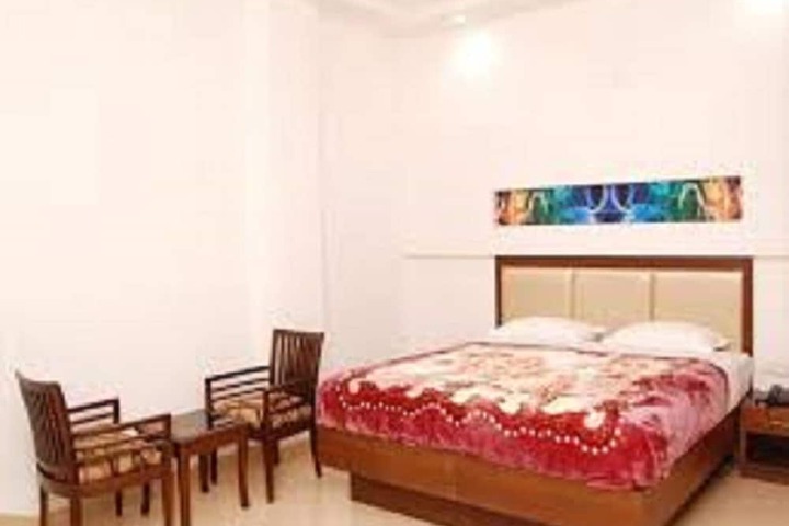 Room 8 of 19