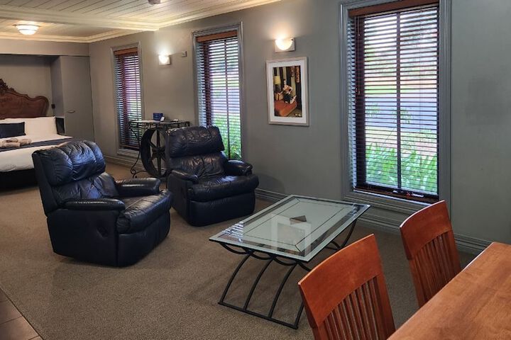 Room 6 of 74