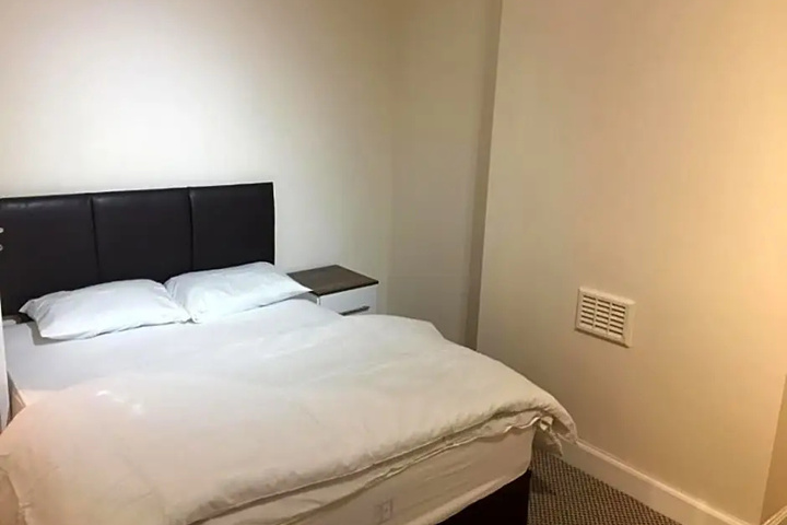 Room 4 of 6
