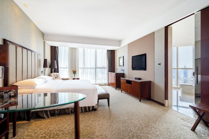 Room 36 of 143