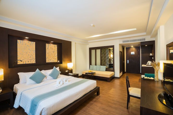 Room 17 of 104