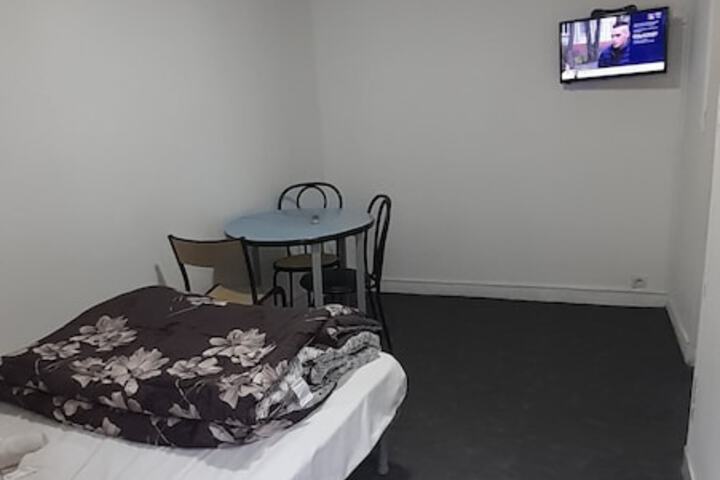 Room 12 of 18