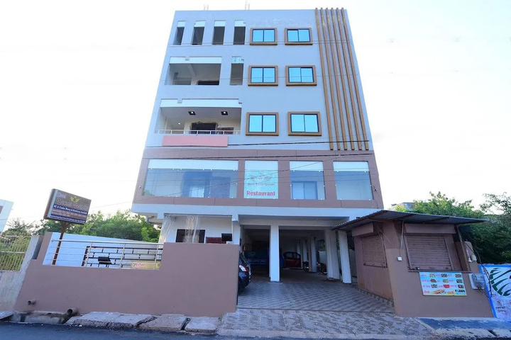 OYO 23218 Hotel Laxmi Vridhi