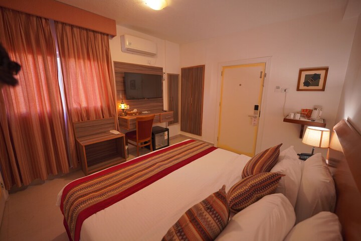Room 32 of 61