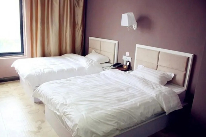 Room 5 of 8