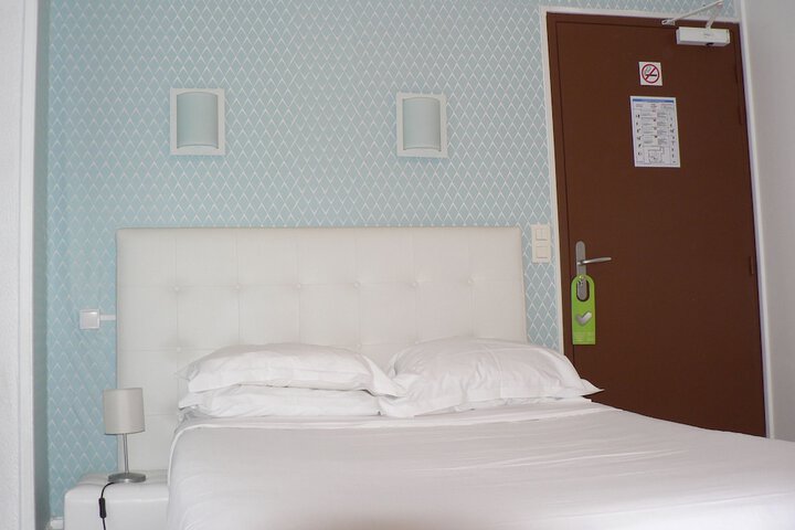 Room 10 of 31
