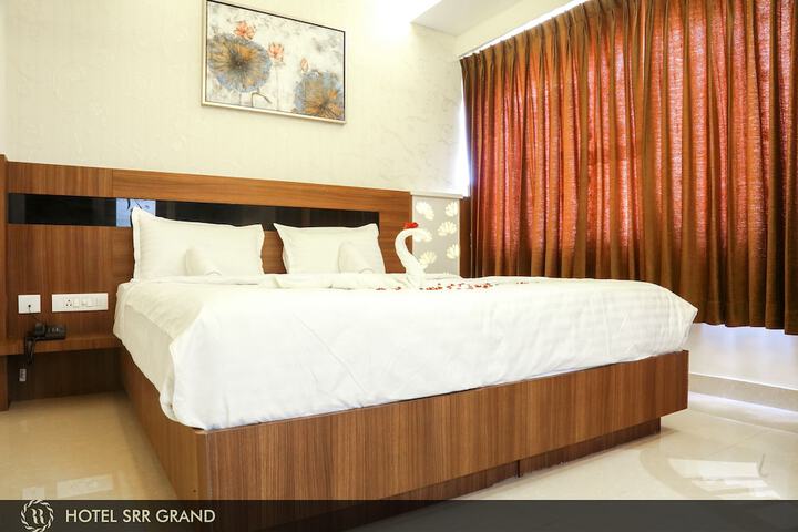Room 4 of 9