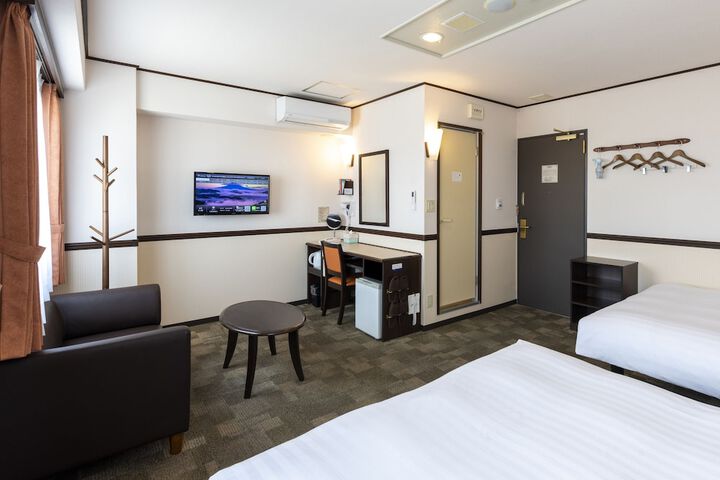 Room 16 of 36